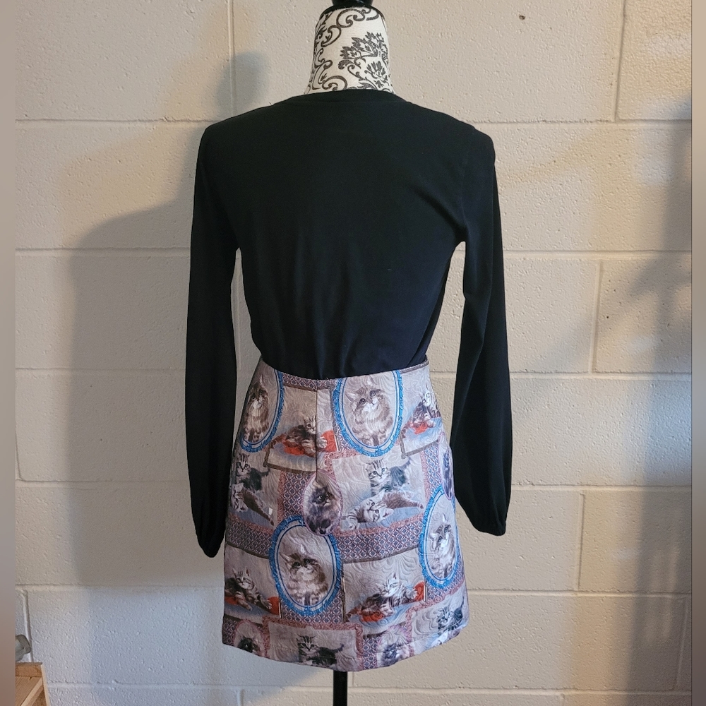Large cat patterned skirt - Picture 3 of 9